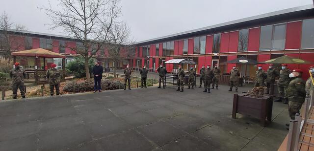 Landrat Ingo Brohl begrüßte 38 Soldaten der Bundeswehr, die bis zum 21. Februar die Testungen auf Corona in den Pflegeheimen im Kreis Wesel unterstützen werden.