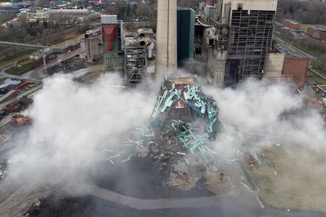 Das Gebäude stürzte zu Boden, erst nach ein paar Minuten lichtete sich die Staubwolke. | Foto: Hagedorn-Gruppe