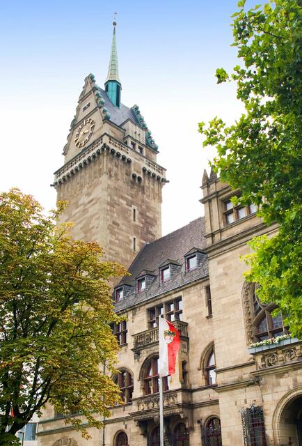 Im Duisburger Rathaus sieht man hohes städtisches Potential in der Gesamtstadt, das Duisburg für Investoren interessant macht.
Archibfoto: Hannes Kirchner