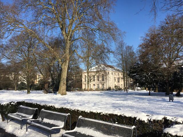 Innenstadtpark Ruhranlage: Das historische Stammhaus CASINO errichtet 1842 von der Gesellschaft CASINO e.V. 1816, der ältesten Bürgergesellschaft der Stadt Mülheim
fotografiert vom Leinpfad aus im Februar 2021