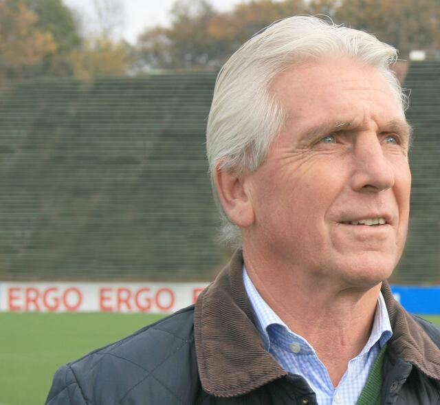 Schalkes Rekordtorschütze Klaus Fischer brachte die Blauen am 14. Februar 1981 gegen die Bayern in Front. Foto: Elmar Koenig