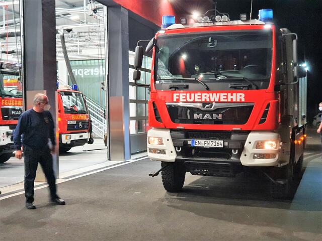 Freude in Niedersprockhövel bei den Frauen und Männern der Feuerwehr über das neue Fahrzeug des Katastrophenschutzes.