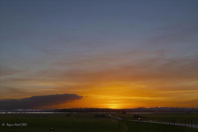 Sonnenuntergang in Blickrichtung Bislicher Insel um 18:05 Uhr