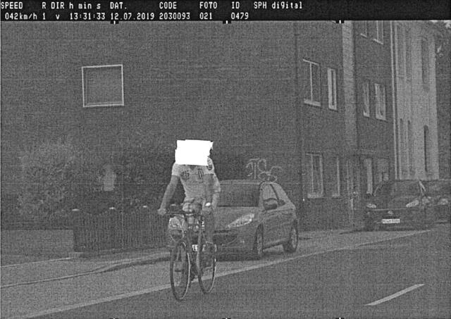 Auch Radfahrer sind manchmal zu schnell unterwegs, hier mit 42 Kilometer pro Stunde in der 30er-Zone.