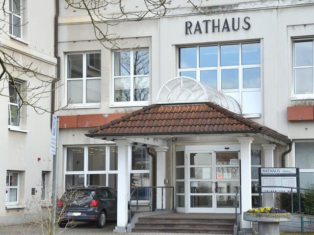 Im Rathaus werden von der Verwaltung die Beschlüsse der Politik umgesetzt.
