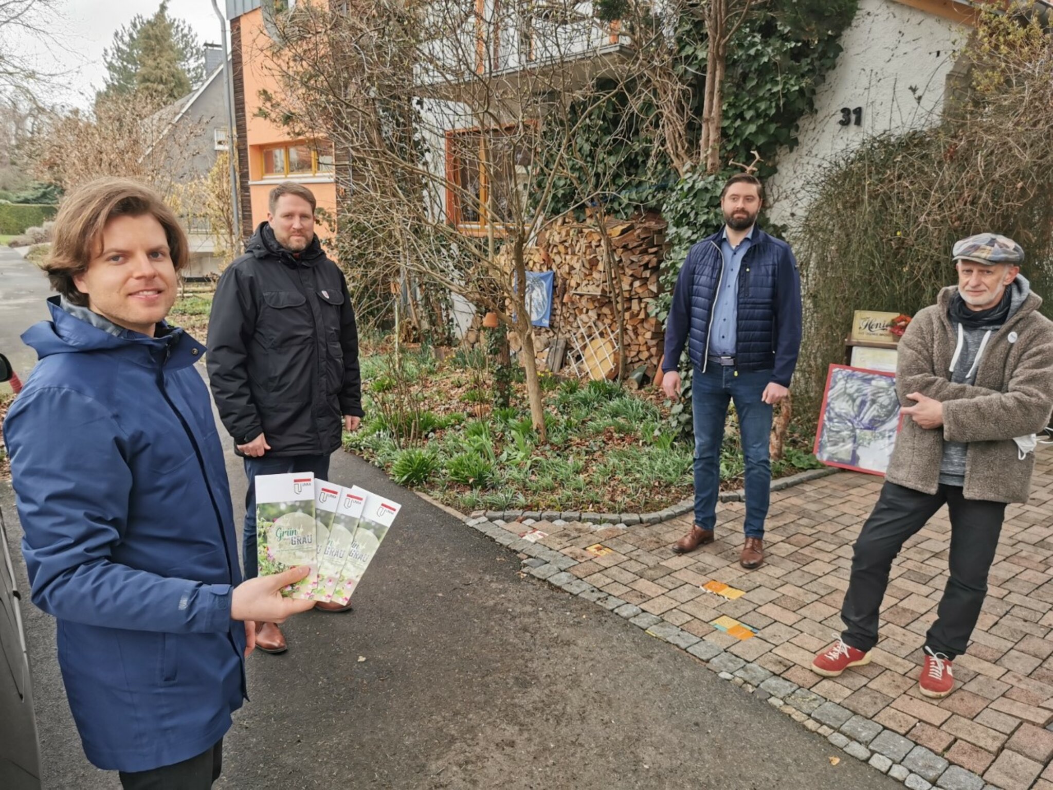 Flyer informiert über Vorteile der Artenvielfalt in den heimischen