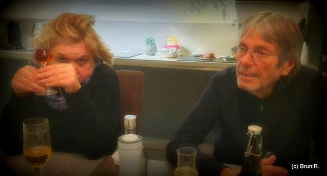 CORONA-GESICHTER bei meinen Freunden in Bochum:
"Gudrun, Peter, macht mal ein Corona-Gesicht!"