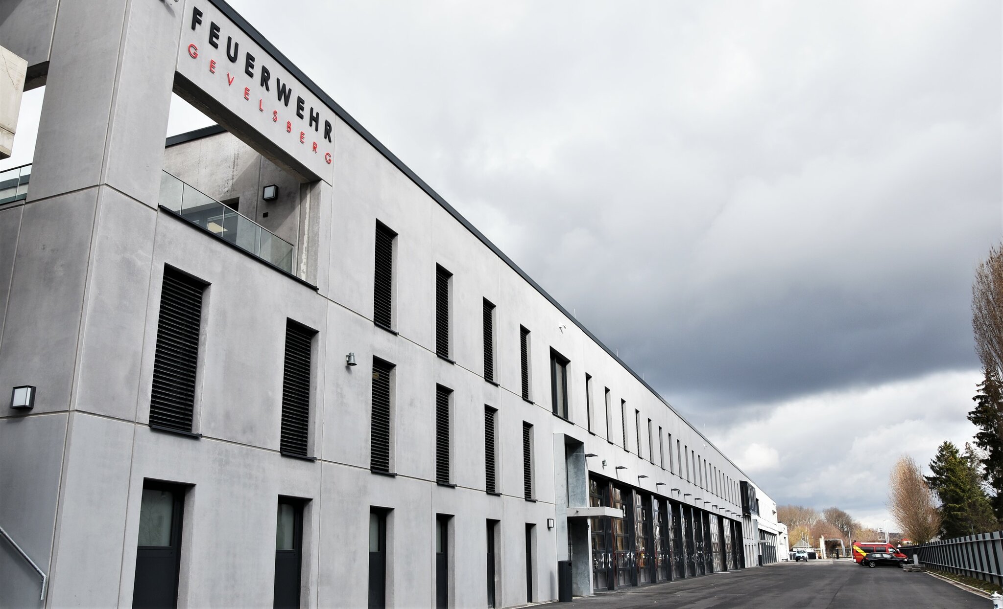 Am Haufer Bahnhof 1 ist eine supermoderne Feuerwehr und Rettungswache