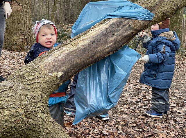 Kindergarten Emmerich: Kinder räumen den Wald auf - Emmerich am Rhein