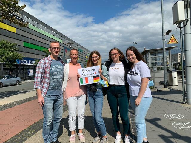 Tatiana mit Gastfamilie.