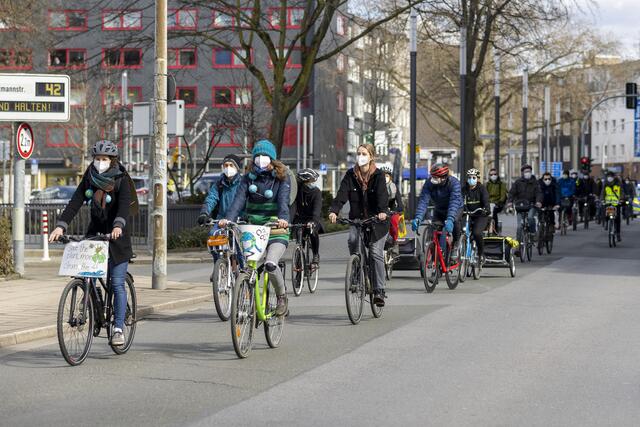 FFF Ortsgruppe Gelsenkirchen Feiert Zweij hriges Mit Einer Fahrraddemo 