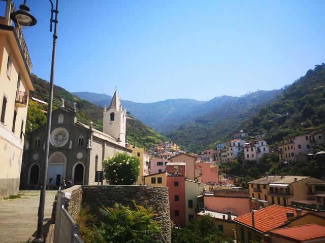 Die "Cinque Terre", fünf maximal idyllische Küstendörfer, bieten allerhand Ausblicke für Touristen, die gut zu Fuß sind.