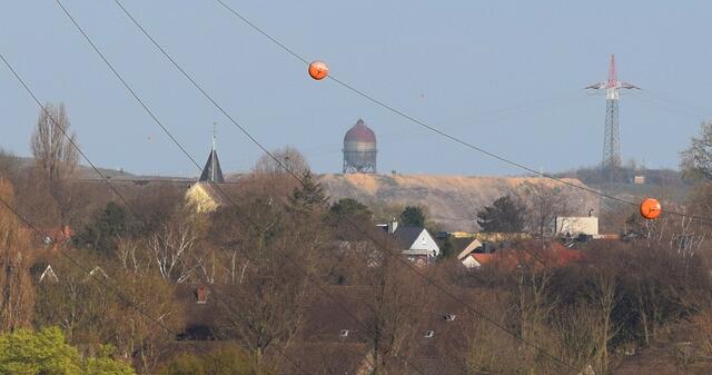 die Kirchturmspitze von Brechten und das Lanstroper Ei
