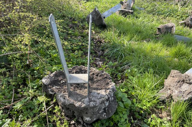 Erneut wurde in einem Waldstück in Dorsten Problem-Müll illegal entsorgt und dies wieder einmal mit großem Aufwand.