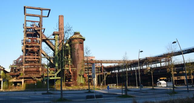 Die Ruhe vor dem Sturm, der Parkplatz ist noch leer.