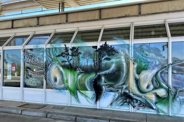 Das fertige Bild auf der Tankstellenfront