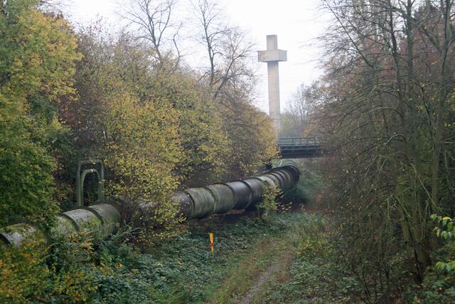So sah die ehemalige Bahntrasse im Bereich Körne/Wambel, hier von der Brücke Kirschbaumweg nach Süden fotografiert, noch im November 2020 aus | Foto: Ralf K. Braun