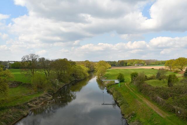 Von der Kanalbrücke Alte Fahrt hat man einen schönen Blick auf die Lippe.