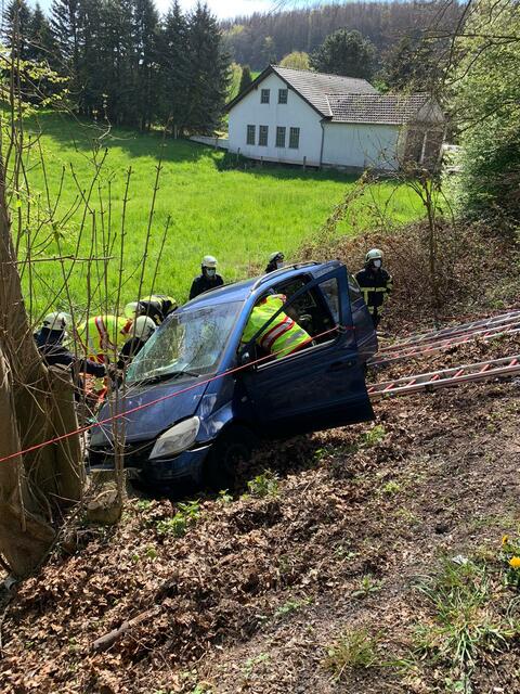 Zu einem Verkehrsunfall auf der Esborner Straße in Richtung Wengern wurden die Freiwillige Feuerwehr Wetter (Ruhr) sowie der Rettungsdienst und die Polizei am Montagvormittag um 9.59 Uhr alarmiert.