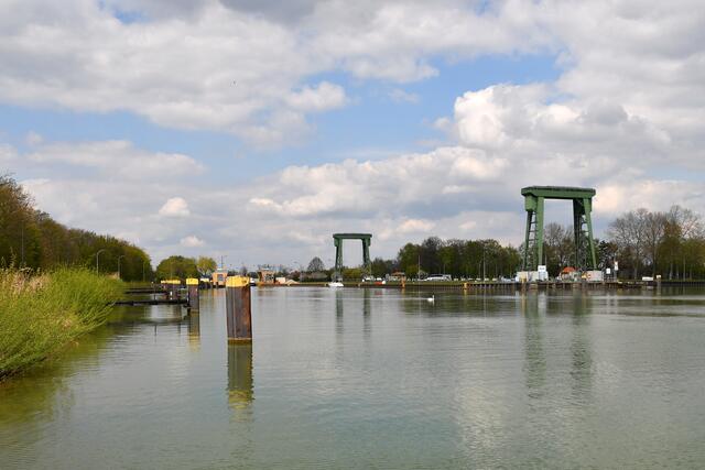 Links neben der Großen Schleuse liegt die kleine Schleuse Datteln.