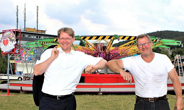 Der Gevelsberger Bürgermeister Claus Jacobi mit Andreas Alexius beim Gevelsberger Sommerfeeling 2020. Mit dem Sicherheits- und Schutzkonzept war die Veranstaltung absolut coronasicher. Foto: Pielorz