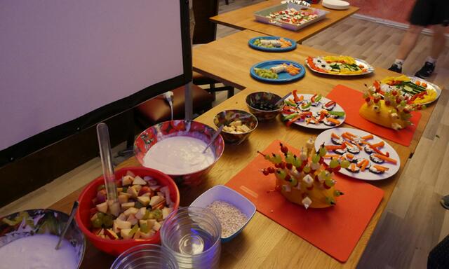 Unter fachlicher Anleitung wird viel Gesundes gezaubert. | Foto: Axel Spitzer