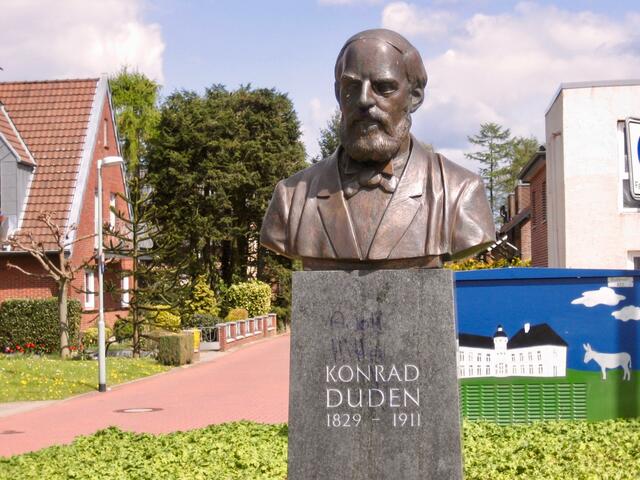 Konrad Duden
Schöpfer des Rechtsschreibwörterbuches