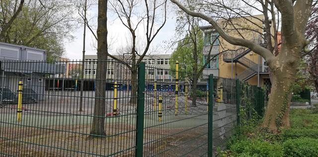 Digitale Sprachübersetzer wären besonders für den Standort der Nordmarkt-Grundschule Brückenbauer und Möglichkeit für eine klare Kommunikation zwischen Kindern, Eltern und den MitarbeiterInnen der Schule.