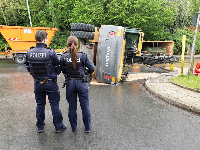 Polizeikräfte waren ebenfalls an der Unfallstelle in Welper