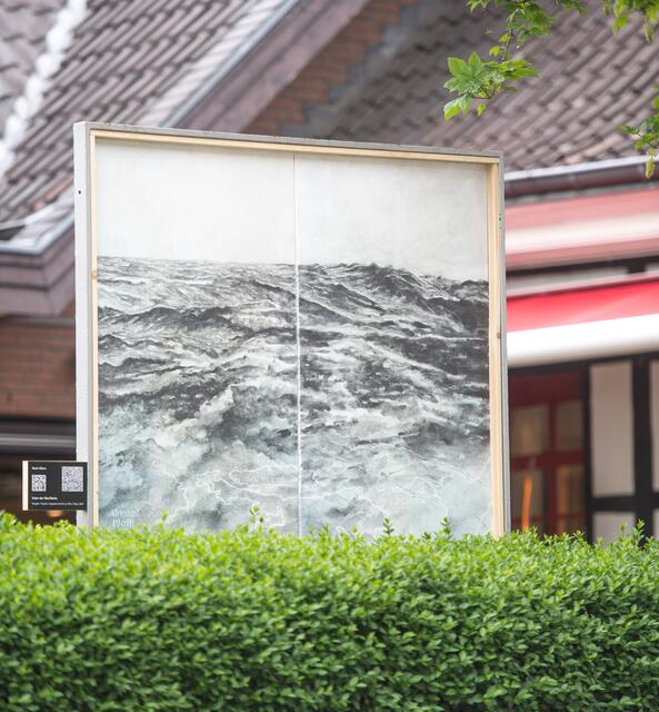 Das Kunstwerk von Karin Dörre trägt den Titel „Unter der Oberfläche“.