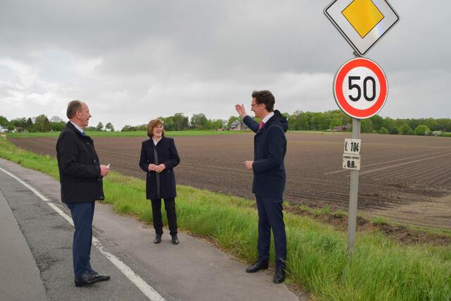 Bernd Tischler, Petra Beckefeld und Henrik Wüst loben die gute Zusammenarbeit von Landesbehörde und Stadtverwaltung. Foto: Stadt Bottrop