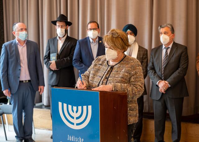 Helga Kappelhoff, Bahá'í-Gemeinde Essen. | Foto: Kirchenkreis Essen/Till Schwachenwalde