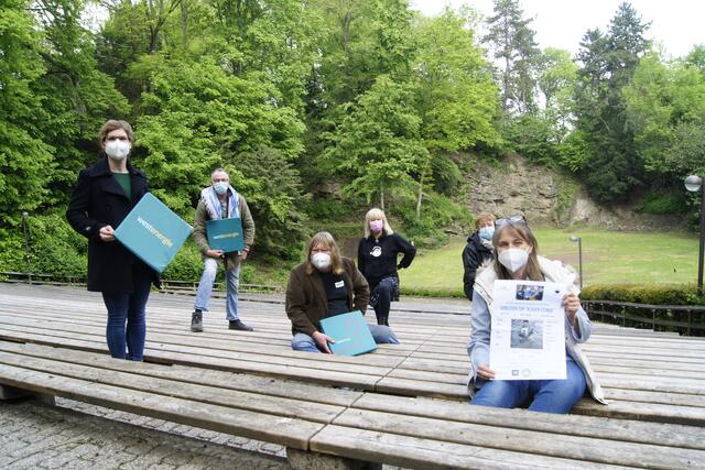 Freuen sich auf den Neustart: Simone Kastner-Zens vom Sponsor Westenergie, Hans-Uwe Koch, Peter-Michael Schüttler, Susanne Beckers und Gisela Tolksdorf von den Reglern sowie Sabine Arzberger vom Verein NaturGarten. | Foto: RuhrText / Marcel Dronia