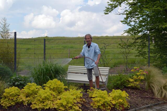 Volker Jasper sorgt für die Bewässerung. | Foto: LWL / Seifert