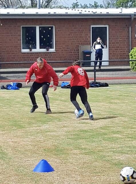 Eine willkommene Abwechslung für Groß und Klein hat die Jugendabteilung des SC Velbert, in Zusammenarbeit mit der sportlichen Leitung der 1. Mannschaft, um Chef-Trainer Peter Radojewski, organisiert. | Foto: Zur Verfügung gestellt von: SC Velbert