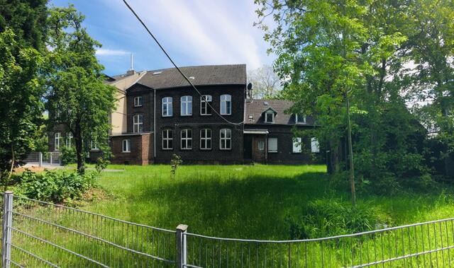 Das zweite städtische KUNSTHAUS in der Meißelstraße 28
hier aktuelles Foto der Rückseite zum ehemaligen Schulgarten