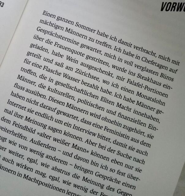 einen GANZEN Sommer lang hatte sich die Autorin seinerzeit mit "mächtigen" Männern getroffen, um diese für dieses Buch zu interviewen.....