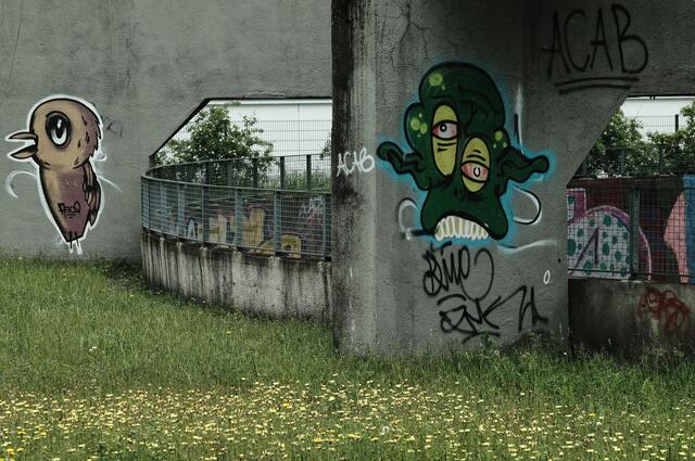 Ist das jetzt Naturfotografie, habe schließlich einen Vogel fotografiert ?
