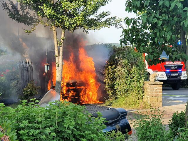 Innerhalb von Minuten stand das Wohnmobil in Vollbrand.