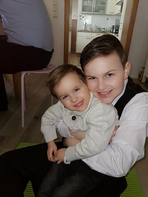 Philipp mit seinem großen Bruder Marc (9).