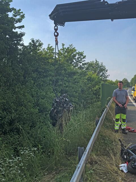Auf der Hervester Straße (L 608) kam es am Mittwochnachmittag (16. Juni 2021) zu einem schweren Verkehrsunfall. | Foto: Bludau
