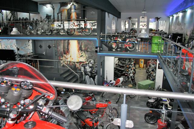 Im Moped-Museum der Neumühler Zweirad-Freaks auf Oberhausener Gebiet an der Waldteichstraße 93 in Holten sind am Sonntag erstmals seit mehreren Monaten wieder die Türen geöffnet. Es gibt auch viel Neues zu sehen.