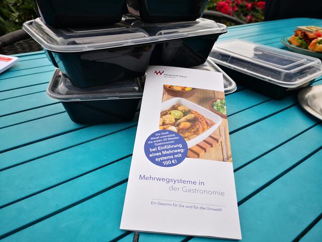 So sehen die Mehrwegverpackungen im Cafe Vesalia aus. Mikrowellengeeignet und spülmaschinenfest.