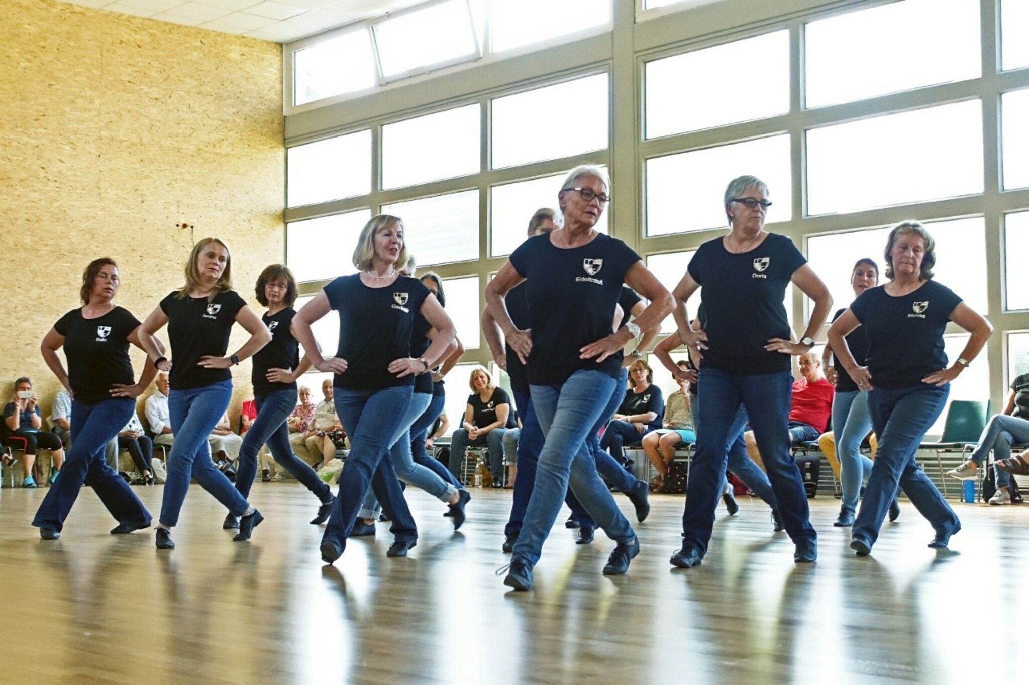 Tanzen auch ohne Partner möglich regelmäßig, freitags 16 Uhr im TanzSportZentrum in Marl