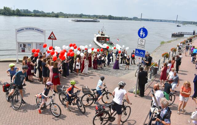 Das gehört zum Abschluss der Aspeler dazu, 72 Ballons starteten in den Himmel | Foto: Dirk Kleinwegen
