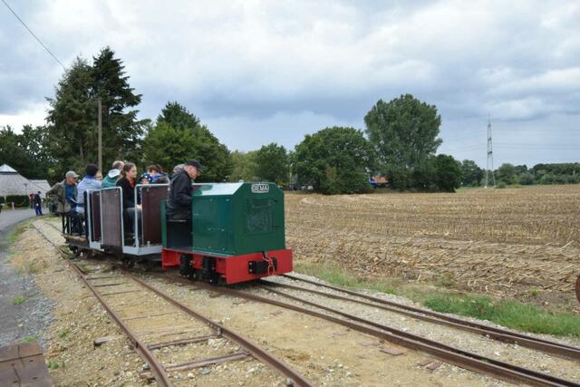 Die Feldbahn der Feldbahnfreunde Schermbeck-Gahlen fährt wieder. Aber wie bei der Feldbahn bauartbedingt üblich: ganz langsam. | Foto: Privat