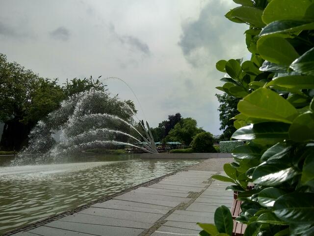 ...gleich hinter dem HAUPT-Eingang ...