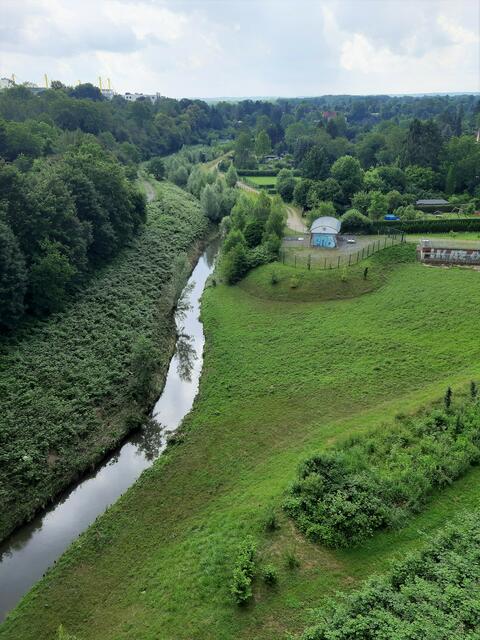 Blick auf die renaturierte Emscher in Dortmund -Hombruch
