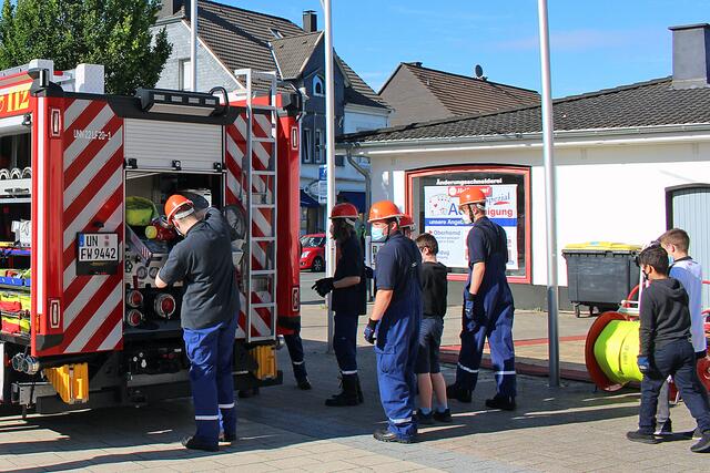 Foto  © Jürgen Thoms - Aus der Serie: Unterwegs mit Renate Nick bei der Jugendfeuerwehr in Unna-Massen 