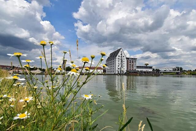 *Wolkenverhangener Himmel über dem Hafen*🚢 ⚓️ ☁️
- Foto/ Copyright: Birgit Leimann - Münster in Bildern 📷 